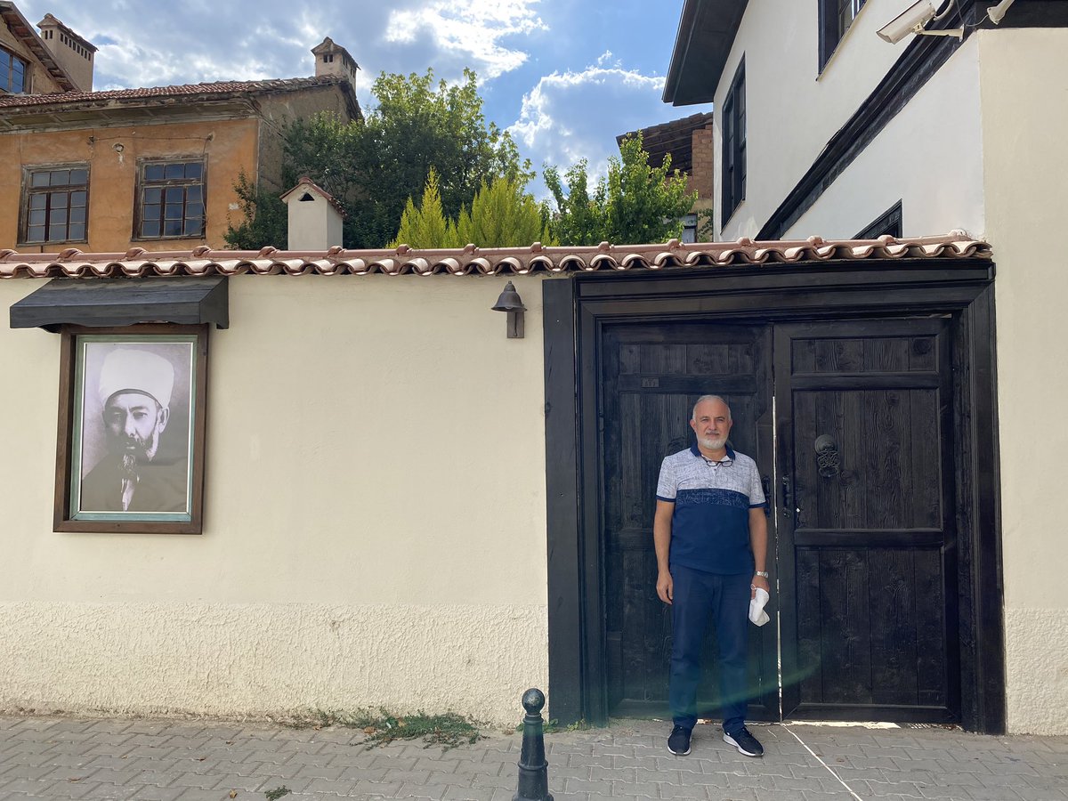 drkerem's tweet photo. Kuran mealini baştan sona okumak gerekli. Hergün iki sayfa okunsa bile bir yılda biter.Bir çalışma nüshası edinip yanına notlar alınıp sorular yazılabilir. Okudukça o soruları Kuranın kendisi cevaplayacaktır. Üstelik insanı sahte yollara sapmaktan da korur
https://t.co/GI8m17vKBm https://t.co/L661uNNbAV