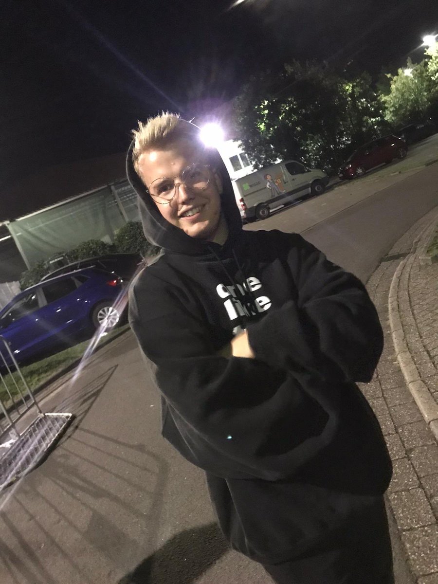 Alexkayef's tweet photo. „Da seh ich bestimmt gleich aus wie Harry Potter“ 😂😂 https://t.co/p8ay9zmjuK