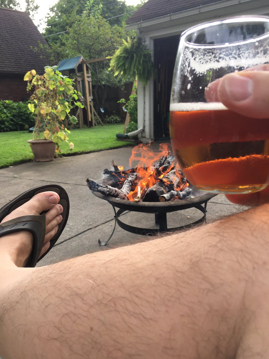 JohnEidemiller's tweet photo. @GLBC_Cleveland @GLBCinCincy @GLBCinNCarolina @GLBCinColumbus @GLBCinPitt @GLBCinDMV @GLBCKentucky @GLBCinChicago @GLBCinWI @GLBCIndiana @GLBCinNY I had a @GLBC_Cleveland #LakeErieMonster from the stash earlier, and now it’s on to my favorite year-round brew and War of 1812 hero, #CommodorePerry! A tip of the hat to my favorite brewery on their birthday! https://t.co/Ji3rllJXP3