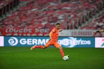 statinter's tweet image. Números Finais - Inter 2 x 2 Bahia (GaúchaZH / Footstats)

Posse de Bola: 63% - 37%
Finalizações (em gol) 8(5) - 8(5)
Passes (certos): 495 (448) - 279 (235)
Cruzamentos (certos): 30 (5) - 17 (2)
Escanteios: 8 - 5
Faltas cometidas: 10 - 11

📷 @SCInternacional