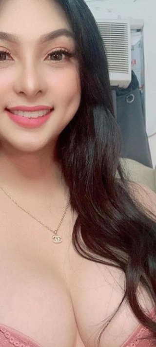 Cyntiaaa17's tweet photo. selfie terosss ampe meledak hp nya 🤭 https://t.co/lSUNLWxQjb