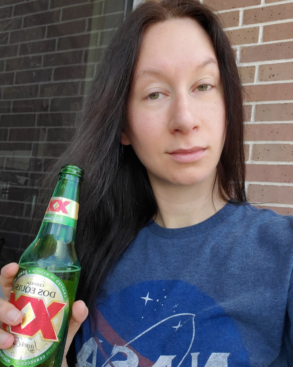 smith_jsbe8786's tweet photo. Enjoying this patio before I have to go back to my place tonight. My eyes are squinty without sunglasses. #cheers #sensitiveeyes https://t.co/UJ0SLhzMSt