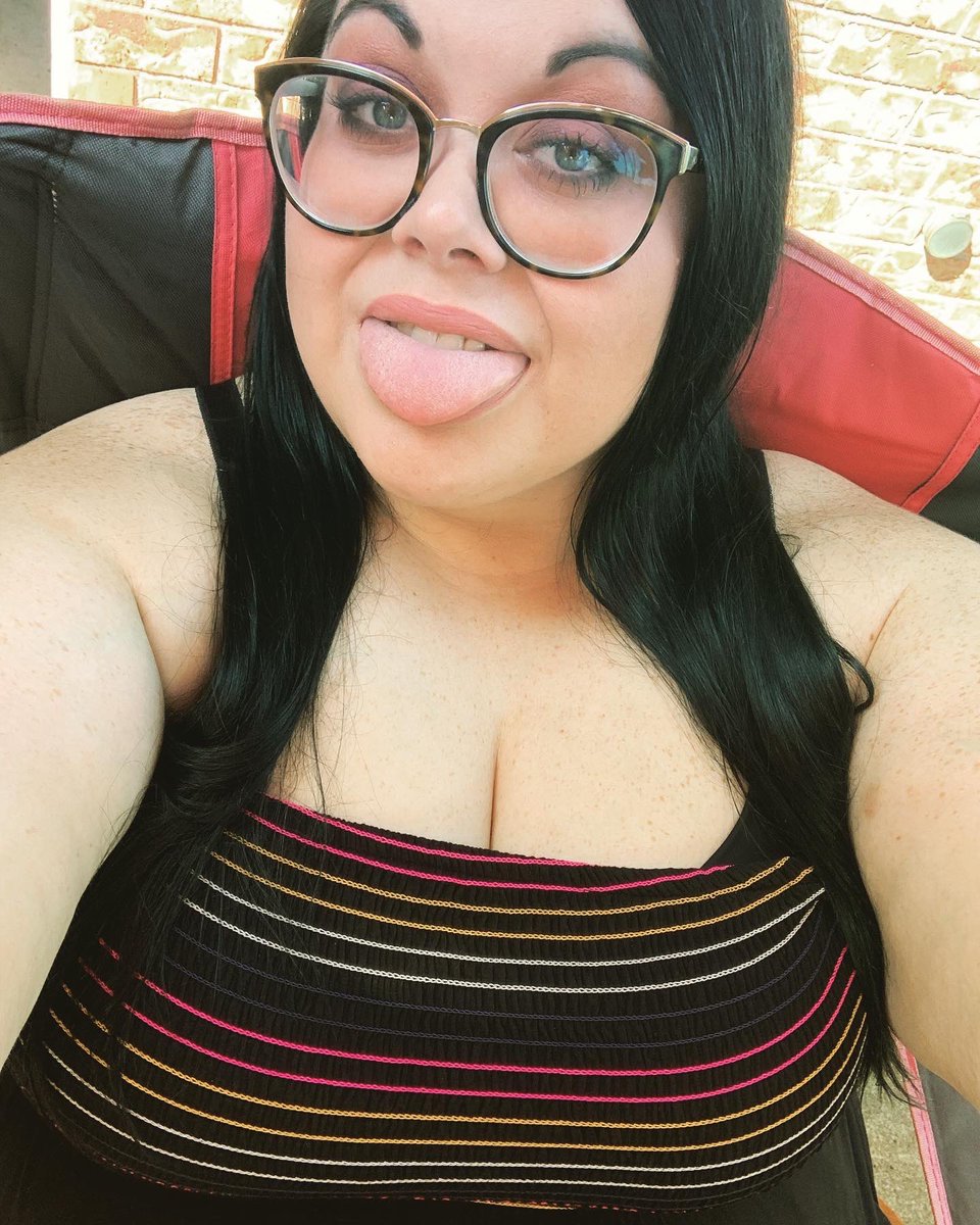 SunnySummers18's tweet photo. My ideal body is yours on mine ๐ค
#bodypositivity #bodypositive #bodypositivitymovement #bopo #effyourbeautystandards #torrid #torridfashion #torridinsider #torridfitsme #plussizefashion #plussize #plussizemodel #plussizebeauty #plussizeblog #plussizeinfluencer #bbwlove https://t.co/F48eh4WeJ0