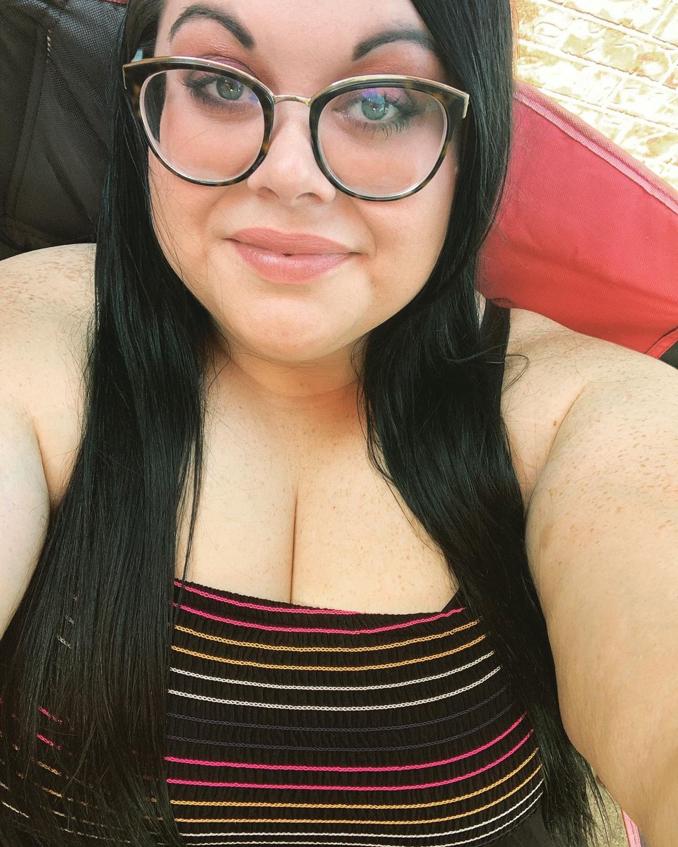 SunnySummers18's tweet photo. My ideal body is yours on mine ๐ค
#bodypositivity #bodypositive #bodypositivitymovement #bopo #effyourbeautystandards #torrid #torridfashion #torridinsider #torridfitsme #plussizefashion #plussize #plussizemodel #plussizebeauty #plussizeblog #plussizeinfluencer #bbwlove https://t.co/F48eh4WeJ0