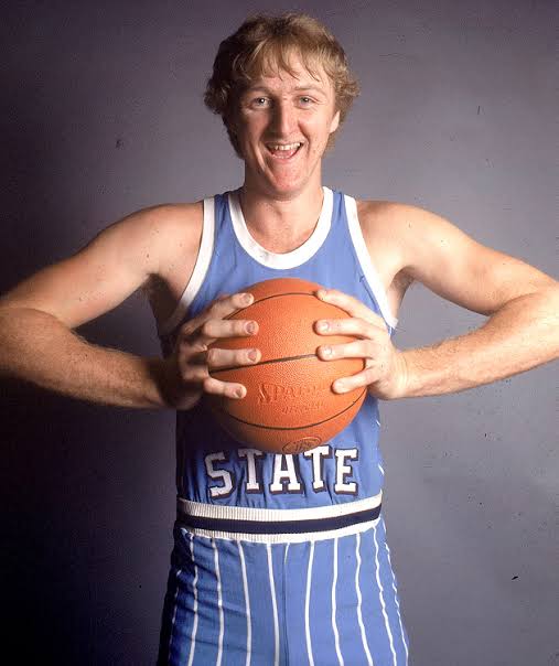 opiordegabriel's tweet photo. Sports Illustrated, 26/09/1977

College Basketball's Secret Weapon – Explosive Larry Bird https://t.co/4tJ6xWtBAm