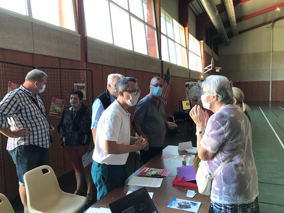 TwittMikler's tweet photo. De nombreuses visites et des échanges encourageants lors du forum des associations de Four samedi dernier avec "Les ami-e-s de Un Nouveau Regard Pour Four". Merci au comité des fêtes pour l'organisation, et merci à la commune Four pour la mise disposition du gymnase. https://t.co/4mqDDpEFGx