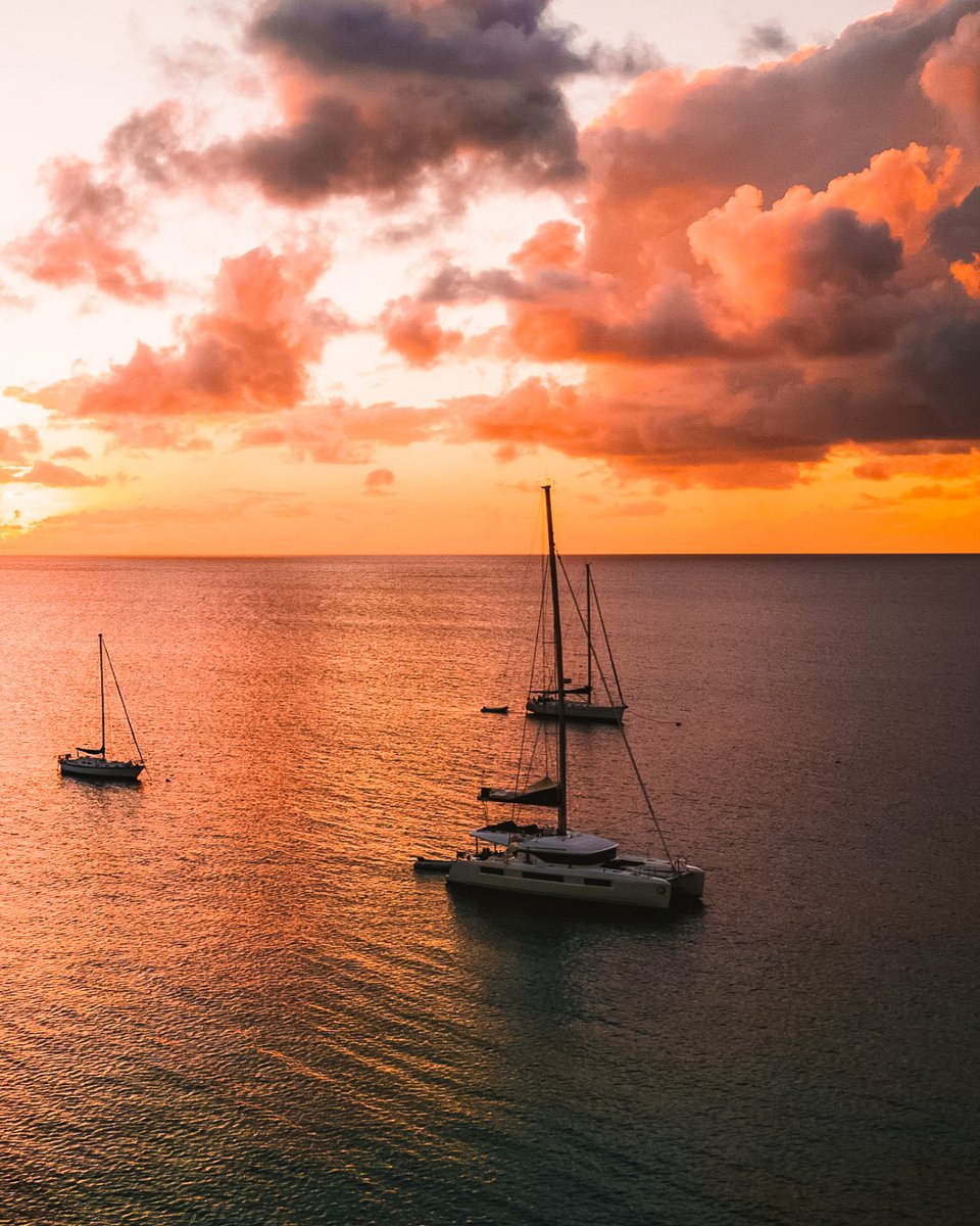 NevisNaturally's tweet photo. Sunday, the perfect day to admire another perfect Nevisian sunset. 

#perfectsunday #sunsetsunday #beautiful_sunset #caribbeansunset #sunsetpicoftheday #coloursofthesky #skycolours #nevisnaturally #nevis #stkittsandnevis #stkitts #cloudysunset #sunsetcolors #sunset https://t.co/6eJ2kf0Iyl