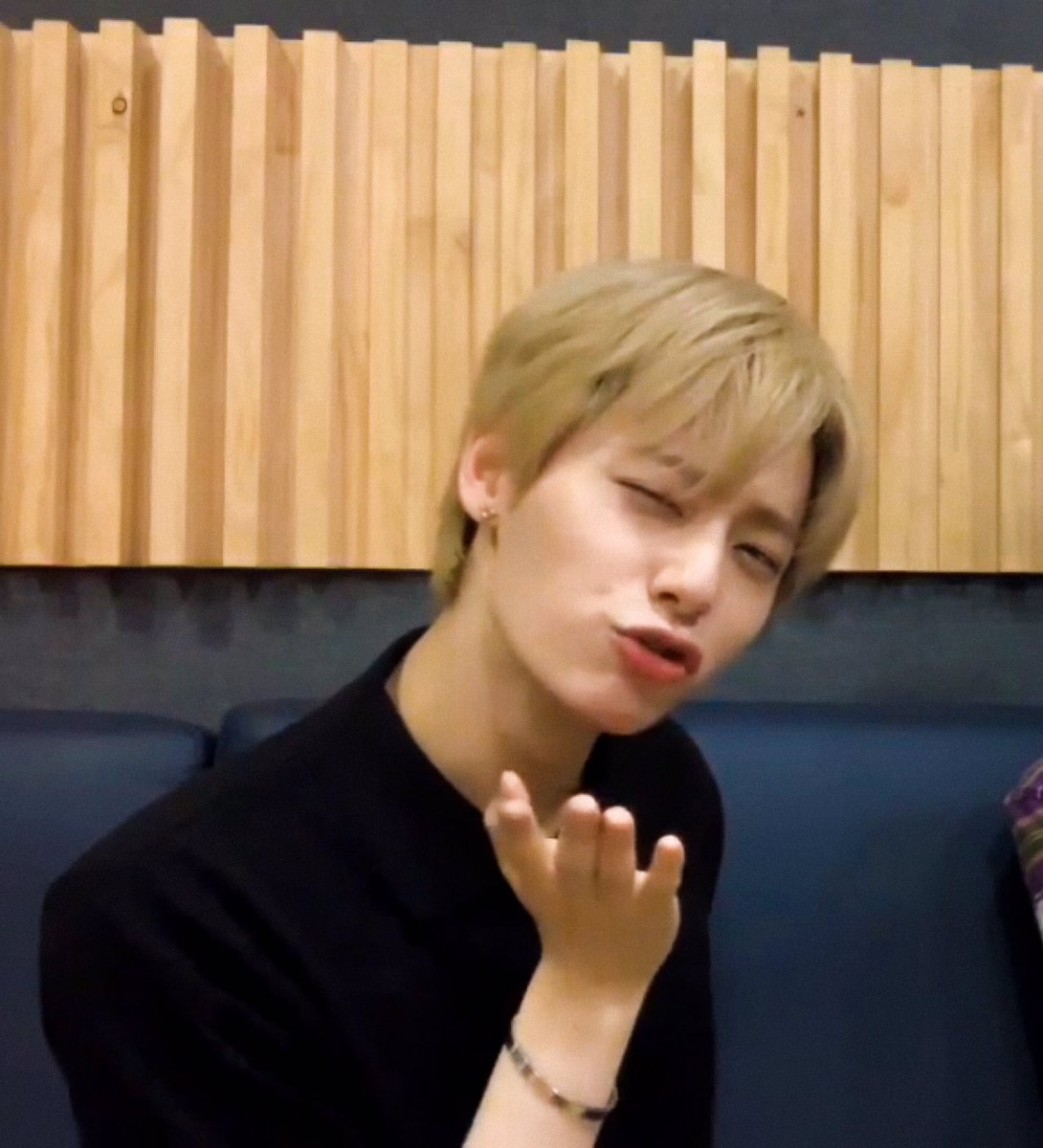 ๑ ❥ Hwanwoong pouting: a necessary thread ( ˘ ³˘)♡ ๑