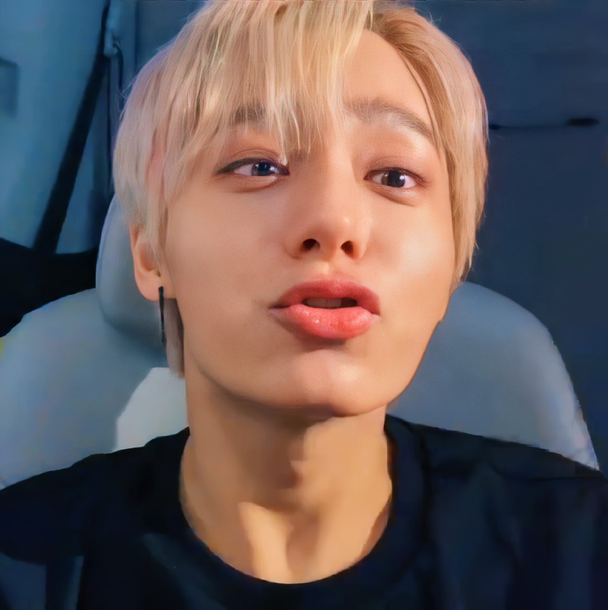 ๑ ❥ Hwanwoong pouting: a necessary thread ( ˘ ³˘)♡ ๑