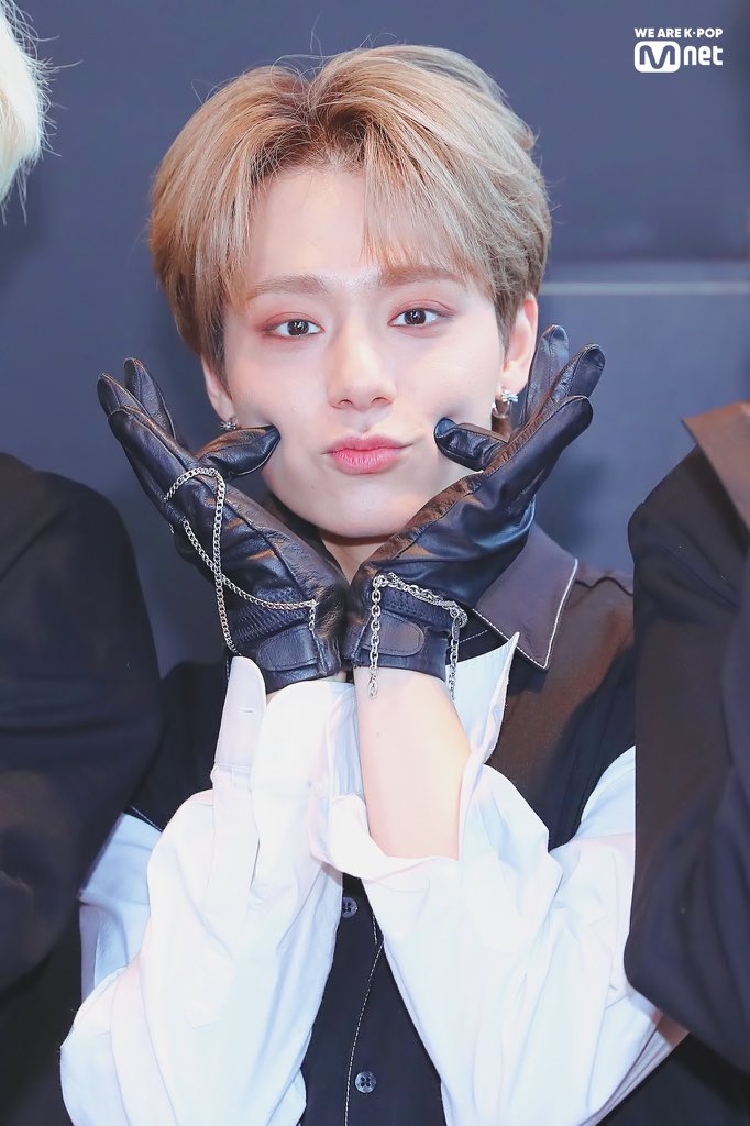 ๑ ❥ Hwanwoong pouting: a necessary thread ( ˘ ³˘)♡ ๑