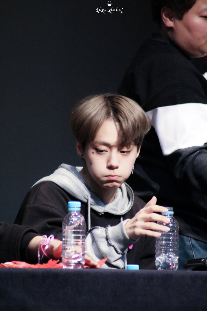 ๑ ❥ Hwanwoong pouting: a necessary thread ( ˘ ³˘)♡ ๑