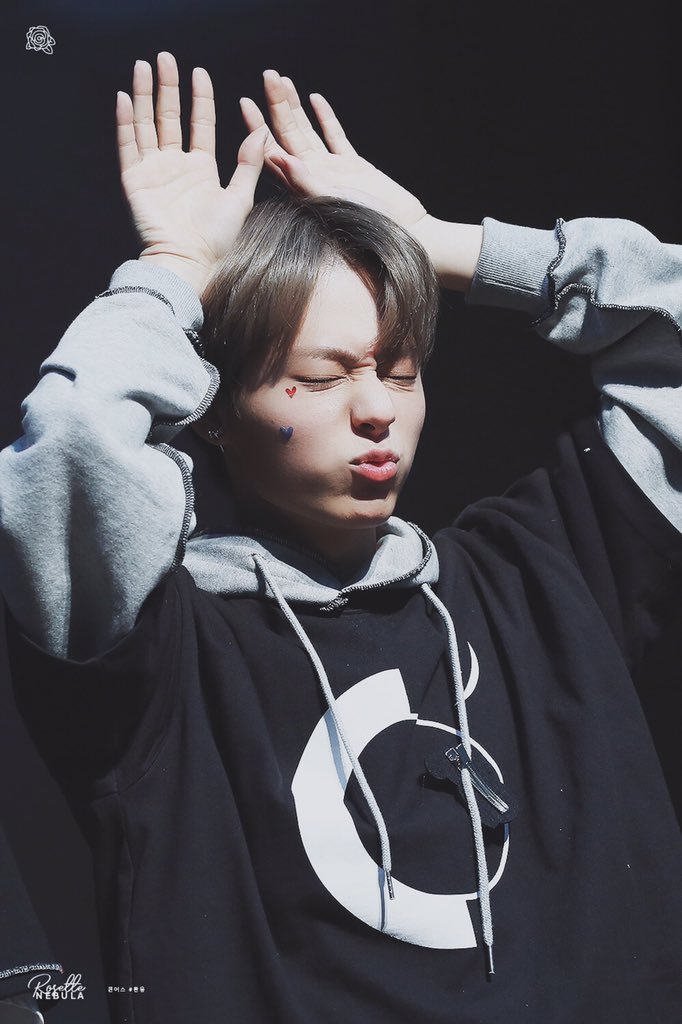 ๑ ❥ Hwanwoong pouting: a necessary thread ( ˘ ³˘)♡ ๑