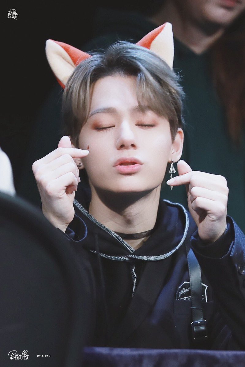 ๑ ❥ Hwanwoong pouting: a necessary thread ( ˘ ³˘)♡ ๑