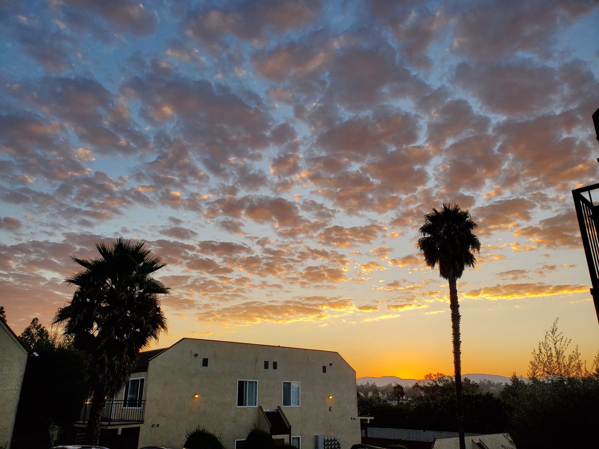 KLynn0713's tweet photo. A few pictures of the sky this weekend ☀️🌌🌥🔥 https://t.co/DIcvF4dlc3