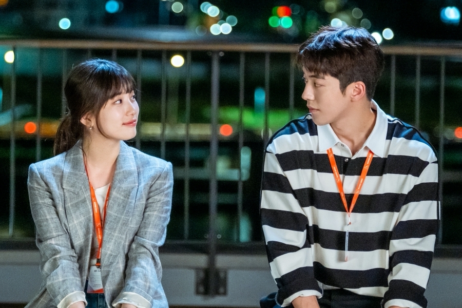 soompi's tweet photo. #Suzy And #NamJooHyuk Make Warm Eye Contact In 1st Stills For Upcoming Drama "#StartUp"
https://t.co/bdY6cKw6K1 https://t.co/BBKGySK7A7