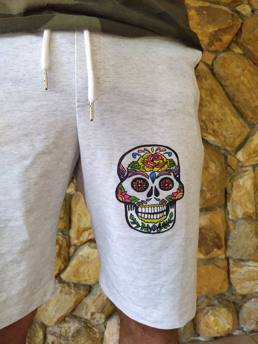 gabylonia29's tweet image. Hola Twitter 😊 paso por aquí para presentar mi nuevo proyecto:

𝐆𝐔𝐀𝐘𝐀𝐁𝐀 𝐕𝐄𝐒𝐓𝐈𝐑: Personaliza tus prendas #handpainted ‼️ Renueva jeans, franelas o chaquetas con el diseño que siempre has querido 😍
 (a muy buen precio 😎)