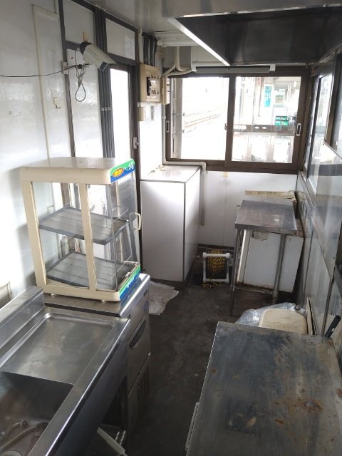 itome100028's tweet photo. 米原駅名物の立ち食いそば。在来線ホームと西口は閉店・・・新幹線上りホームのみの営業となっています(ﾉД`)ﾐｰﾐｰ https://t.co/IvAl1T5X8m