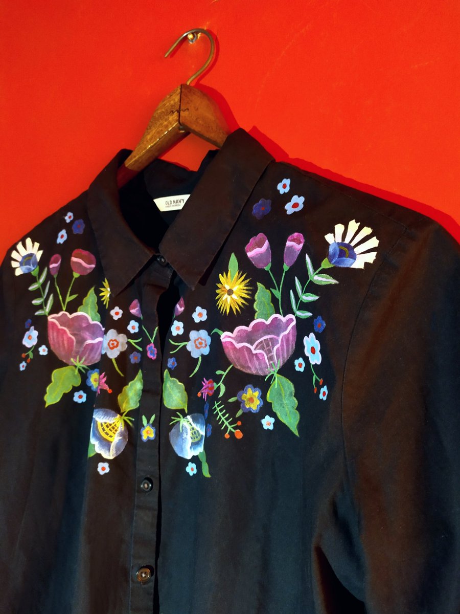 gabylonia29's tweet image. Hola Twitter 😊 paso por aquí para presentar mi nuevo proyecto:

𝐆𝐔𝐀𝐘𝐀𝐁𝐀 𝐕𝐄𝐒𝐓𝐈𝐑: Personaliza tus prendas #handpainted ‼️ Renueva jeans, franelas o chaquetas con el diseño que siempre has querido 😍
 (a muy buen precio 😎)