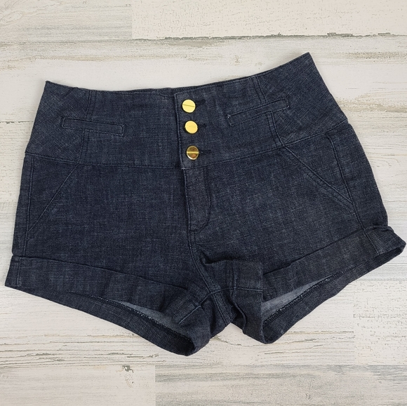 Heather38213086's tweet photo. So good I had to share! Check out all the items I'm loving on @Poshmarkapp #poshmark #fashion #style #shopmycloset #refuge #fieldstream #stjohn: https://t.co/SfJXOfheXK https://t.co/8Cefno78z8