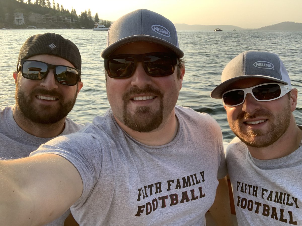 cconci13's tweet photo. Love these little turds. #brosifs #lakecda #LaborDayWeekend2020 https://t.co/H6HWYKkpKd