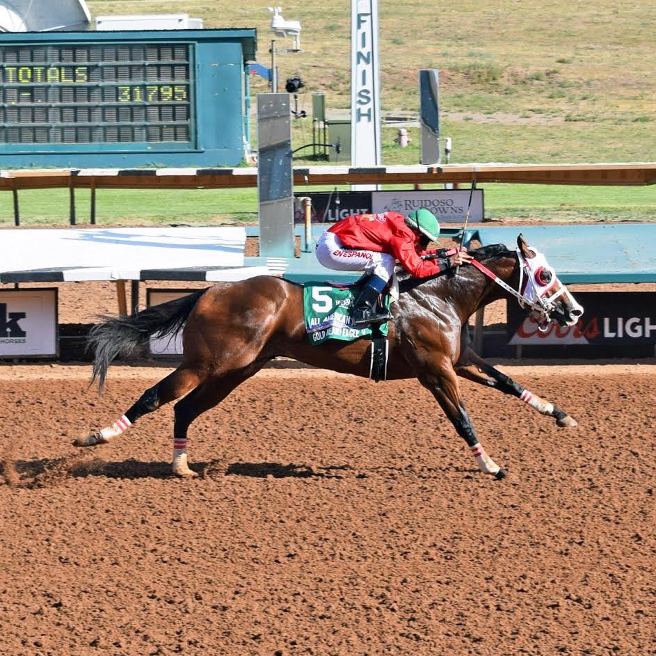 Gold Heart Eagle V won the G1 $1,007,688 All American Derby by 1 ½ lengths ahead of Inaugurator.
⁣
Both horses are owned by Valeriano Racing Stables, LLC and trained by Monty Arrossa. Jockey James Flores had back-to-back wins today in the Gold Cup &amp; Derby
raceruidoso.com/info/gold-hear…