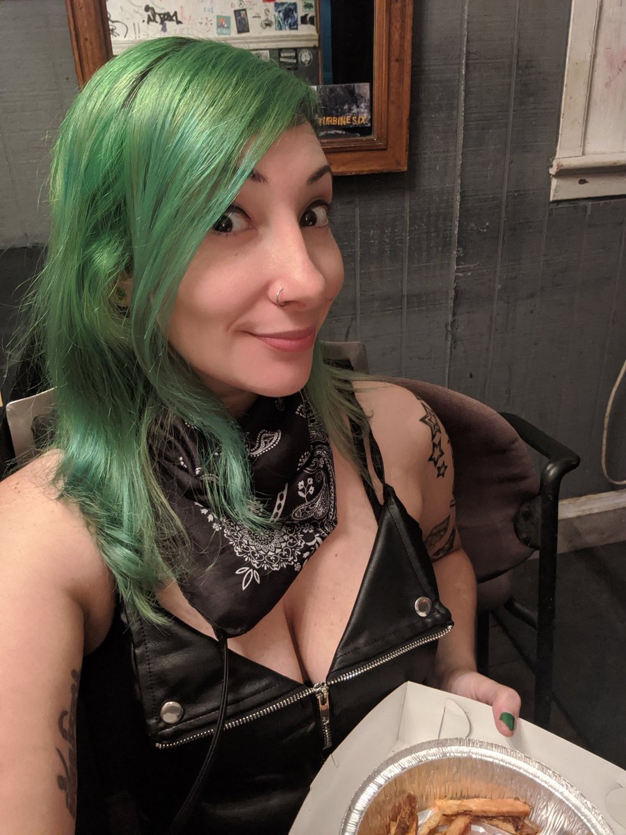DeFerreiraAna's tweet photo. Me and the #frenchfries I found at the backstage after last night's gigs. Lol #rocknroll
I get very hungry after playing drums!
#Backstage #food #greenhair #tattoos #tattoed #drummer #aftergig #dyedhairdontcare #drummergirl #drummerlife #vidadebatera #batera #BehindtheScenes https://t.co/FZHDeZbAo5