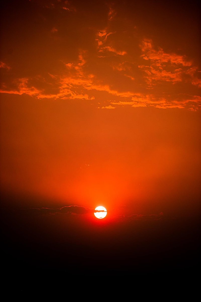 LukeWyckoff's tweet photo. Pray for the #ColoradoFirefighters This was tonight’s sunset. #ColoradoFires @Colorado https://t.co/0txvUo8oh3