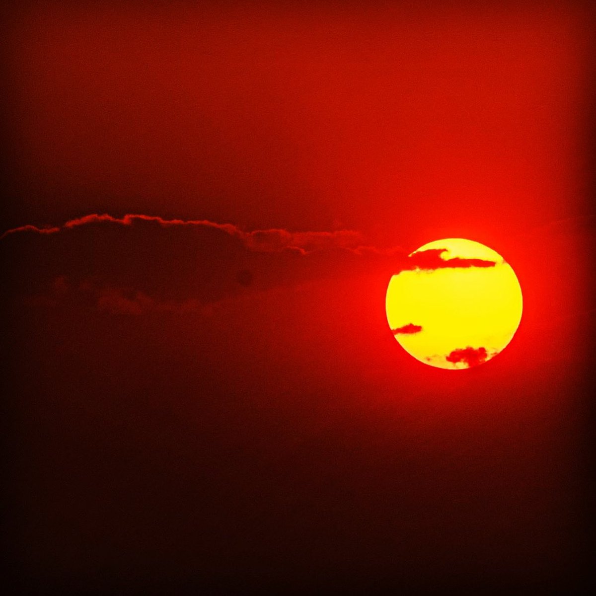 LukeWyckoff's tweet photo. Pray for the #ColoradoFirefighters This was tonight’s sunset. #ColoradoFires @Colorado https://t.co/0txvUo8oh3