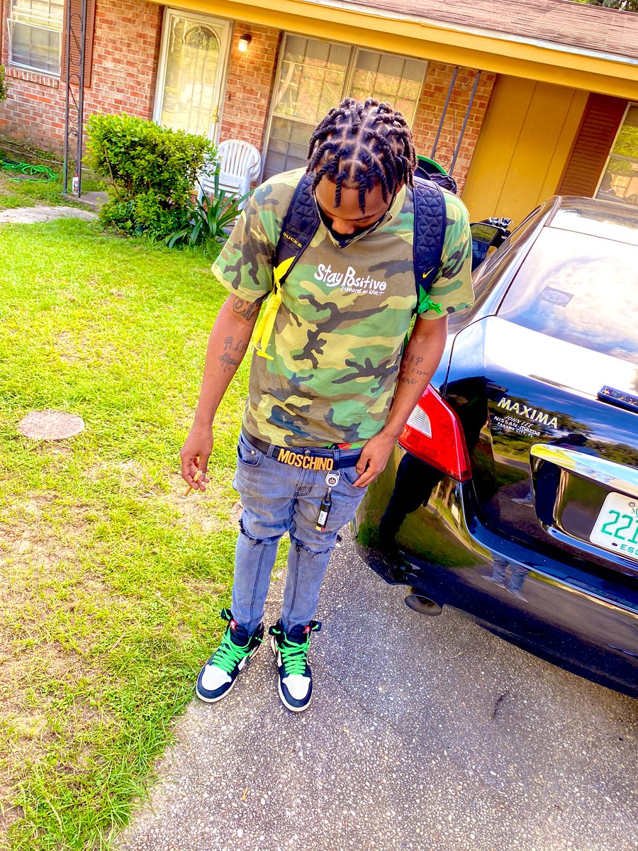 Sclair_CAIN's tweet photo. Everybody wit this gang gang shit so they ain’t dying for nothing #OTF https://t.co/wsiHTMPGxM