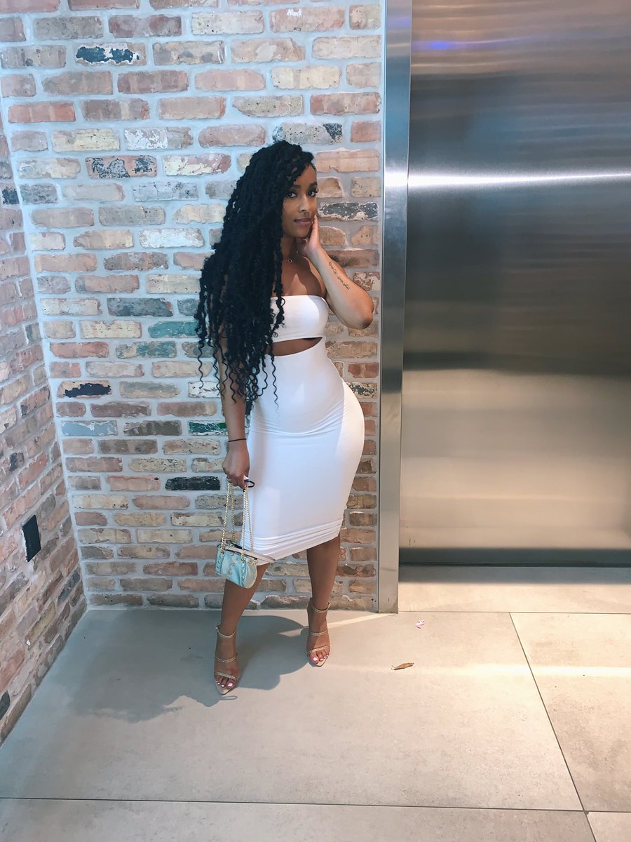 brennaeee_'s tweet image. body smooth like milk