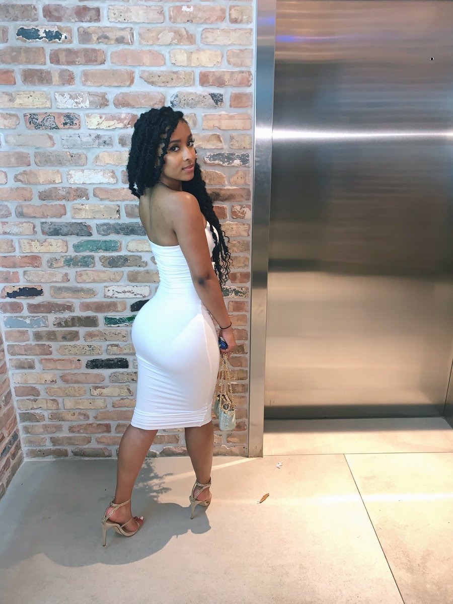 brennaeee_'s tweet image. body smooth like milk