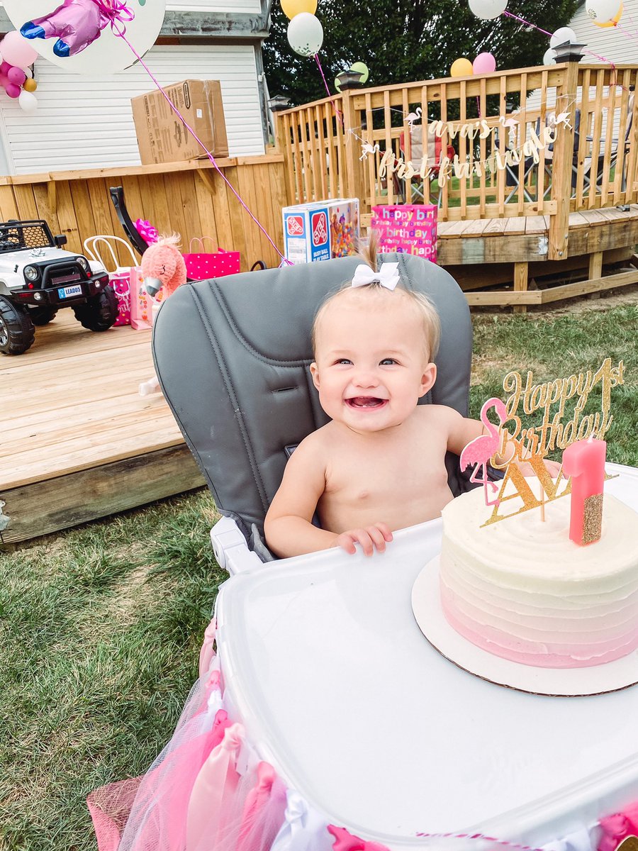 abbywolf23's tweet photo. Happy 1st Birthday beautiful girl!🥳🎂 https://t.co/lDH749ije4