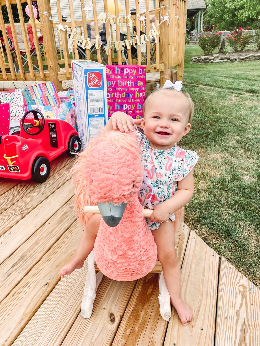 abbywolf23's tweet photo. Happy 1st Birthday beautiful girl!🥳🎂 https://t.co/lDH749ije4