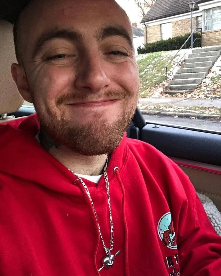 SAPPHICLEN4's tweet photo. "Sonríe para todos los que te odian."- Mac Miller                                                                                   2 años de que uno de los mejores raperos haya fallecido. https://t.co/hM2umRz84A