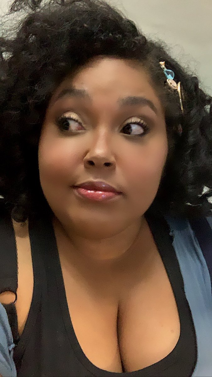 danielleradford's tweet photo. Normalize telling me I’m a stone cold fox https://t.co/pj7OUNXEGw