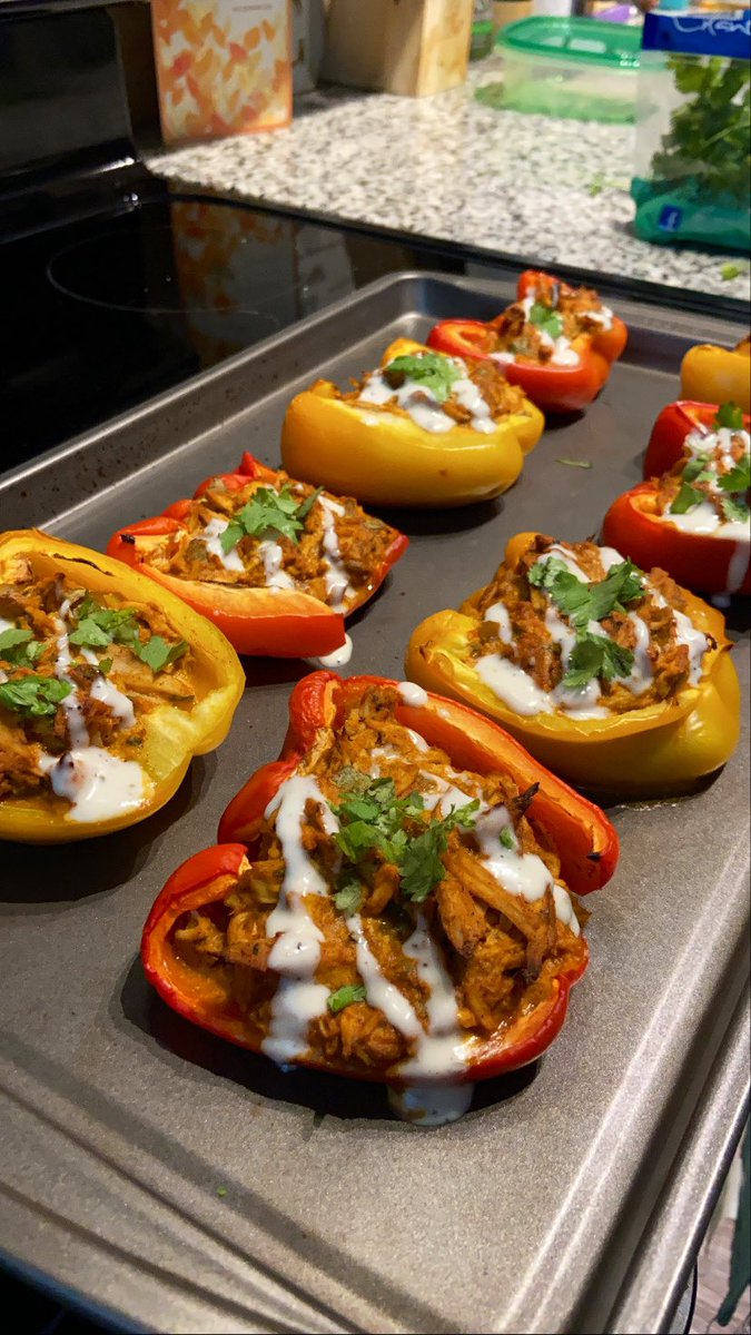 CiaraVLucas's tweet photo. Today! 👩🏾🍳😄 #MealPrepDone ✅
✨Lemon blueberry muffins
✨Chinese chicken salads w/ spicy cashew butter dressing
✨Chicken enchilada stuffed peppers https://t.co/aR2N6rjlfZ