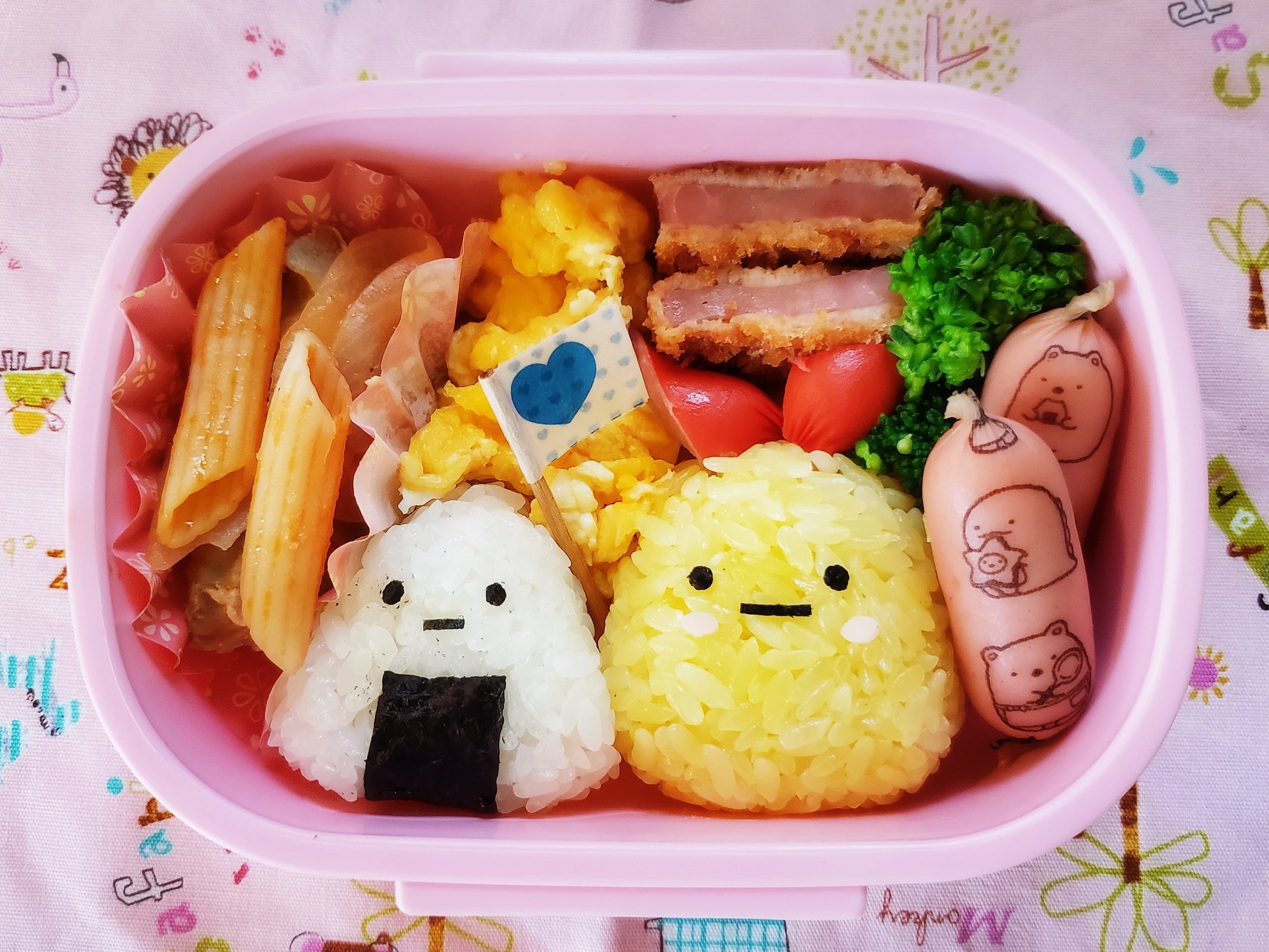 みずき 今日のお弁当 このすみっコぐらしのかまぼこ スーパーで見つけて買ってしまった 入れるだけでこんなに可愛い ヽ ノ お弁当 キャラ弁 目玉焼き すみっコぐらし 幼稚園 お弁当記録 T Co 40src7aou5 Twitter