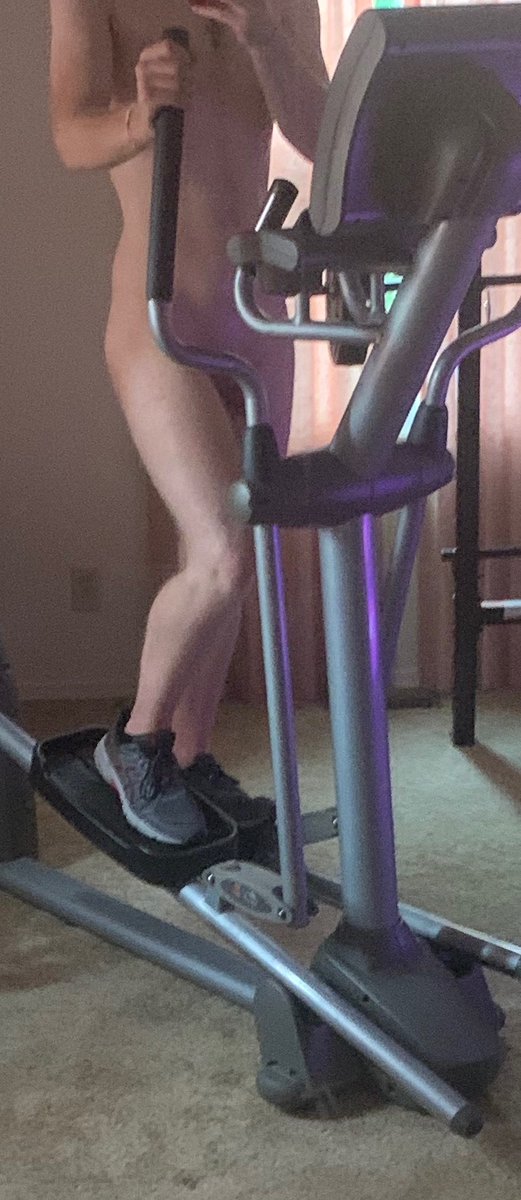 Sam42980109's tweet photo. Working out nude feels sexy . Post nude workout pics #nude #nudeworkout #bod #afterworkout #ass #dick #boi #boy #guy #nudity https://t.co/AeICFkVgCU