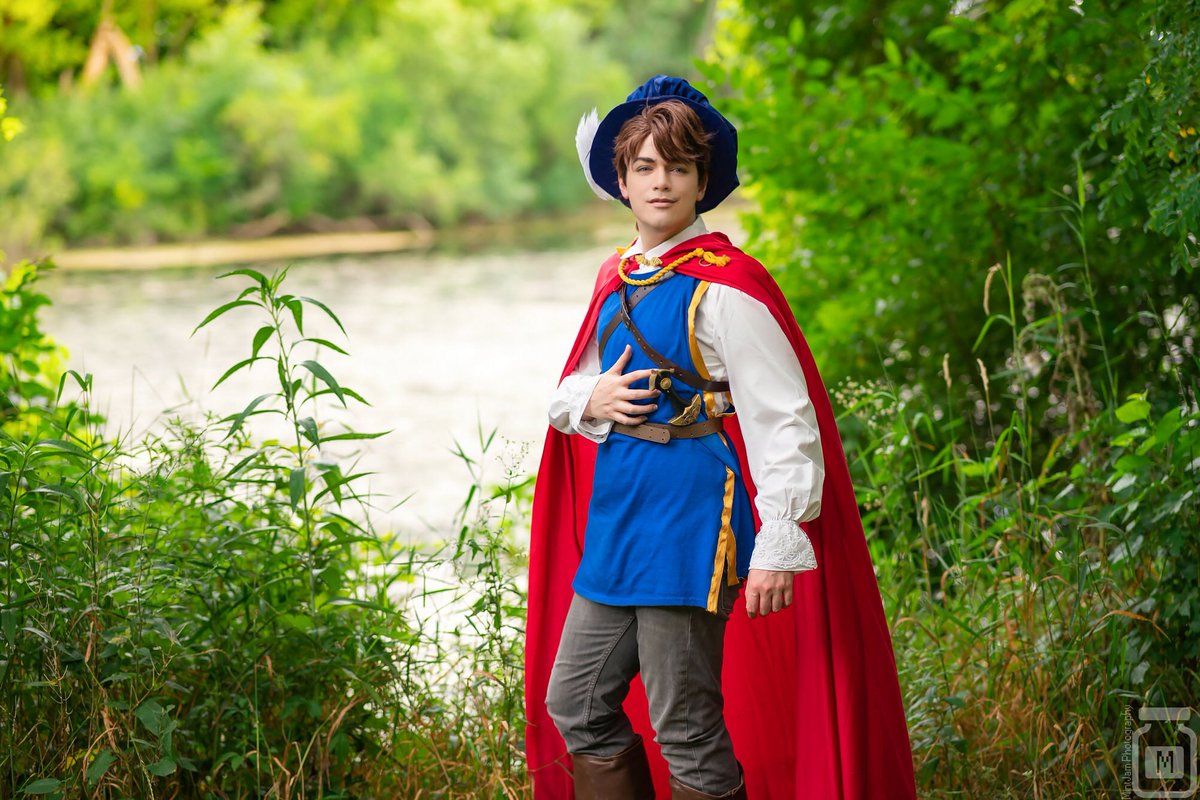 Disney cosplay tweet media