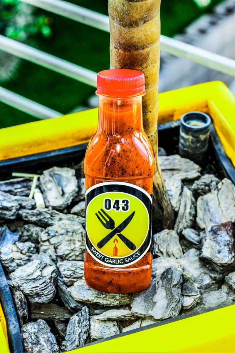 carter_nyoka's tweet photo. To people around Butterworth, Eastern Cape!! 🤗😅
This week at @ComboEats we will be trying out a locally produced sauce (@043_sauce) on our "Golden Pork Chops and Quater Legs"Come try out our combos for only R25 😊🤗
Graphic/Poster design:@Bongs_Dintaba ✌
#DJSBU 
#WeAreFukuzing https://t.co/y1qnpNCIzs