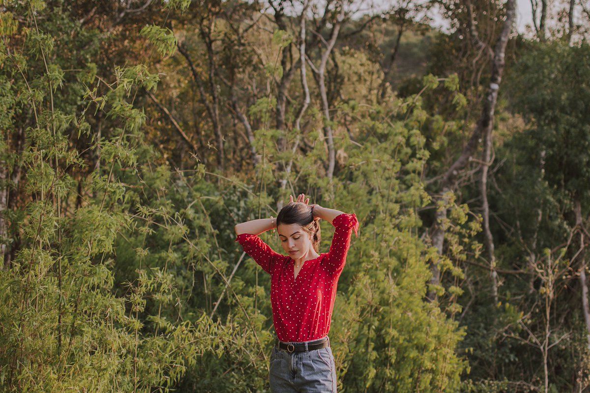 analaura_ft's tweet photo. — euzinha, a pessoa que vai te fotografar; 092020

oie gente, vou começar postar portfólio dos meus retratos e festas nessa conta 🤠 
então quando bater aquela vontade de fazer um ensaio lindo, a DM vai estar abertíssima para orçamentos

espero vocês lá 🤍✨ https://t.co/XEu9ucAiBL