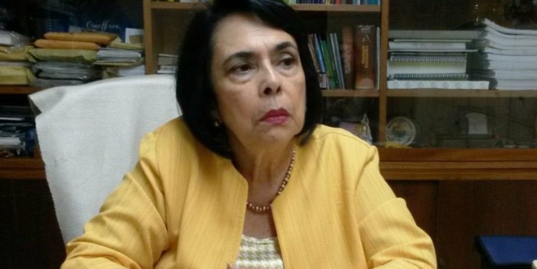 Irreparable y lamentable pérdida para los tachirenses la partida física de la Dra. Nelly Núñez de Araujo, quien era Presidenta del Colegio de Médicos. Mis Condolencias a sus familiares y amigos. ¡Paz a su alma!