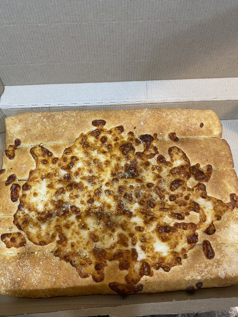 12taylorm's tweet photo. Shout out to Sidney, OH @pizzahut on these amazing “cheese sticks” 🙄 https://t.co/fq9AWZvbBP