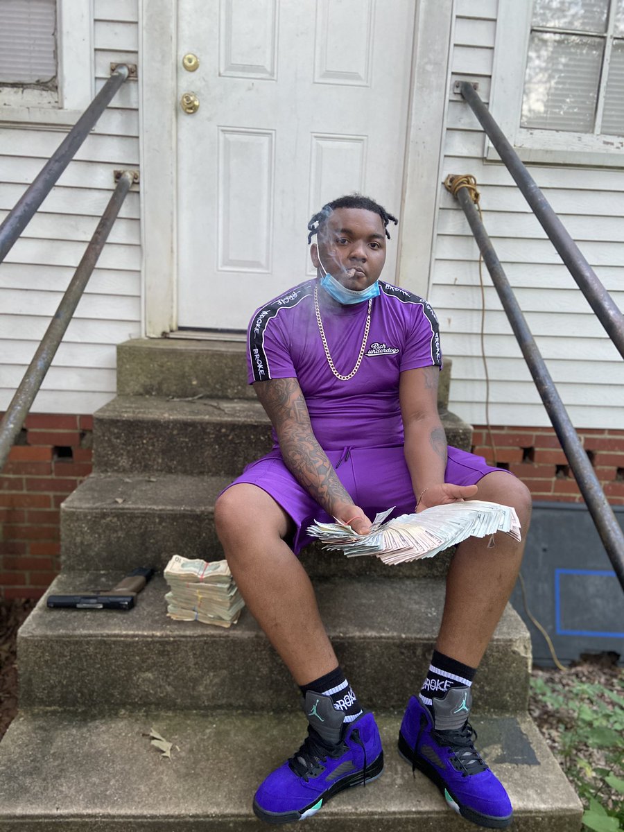 6o_viC's tweet photo. 31 Flavors In The Trap Like Baskin Robbins I Used To Walk To The Court With A Basketball Now I Gotta Re-Up And Get It Off πππ²
#LLMailMan https://t.co/llX4eVRVuX