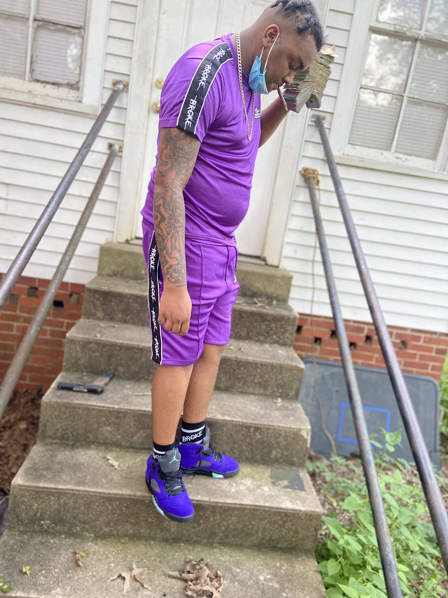 6o_viC's tweet photo. 31 Flavors In The Trap Like Baskin Robbins I Used To Walk To The Court With A Basketball Now I Gotta Re-Up And Get It Off πππ²
#LLMailMan https://t.co/llX4eVRVuX