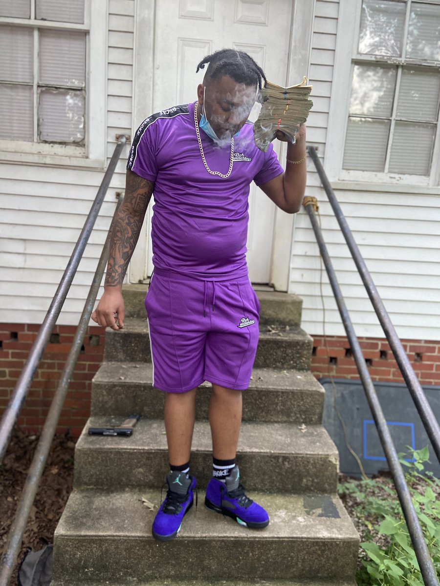 6o_viC's tweet photo. 31 Flavors In The Trap Like Baskin Robbins I Used To Walk To The Court With A Basketball Now I Gotta Re-Up And Get It Off πππ²
#LLMailMan https://t.co/llX4eVRVuX