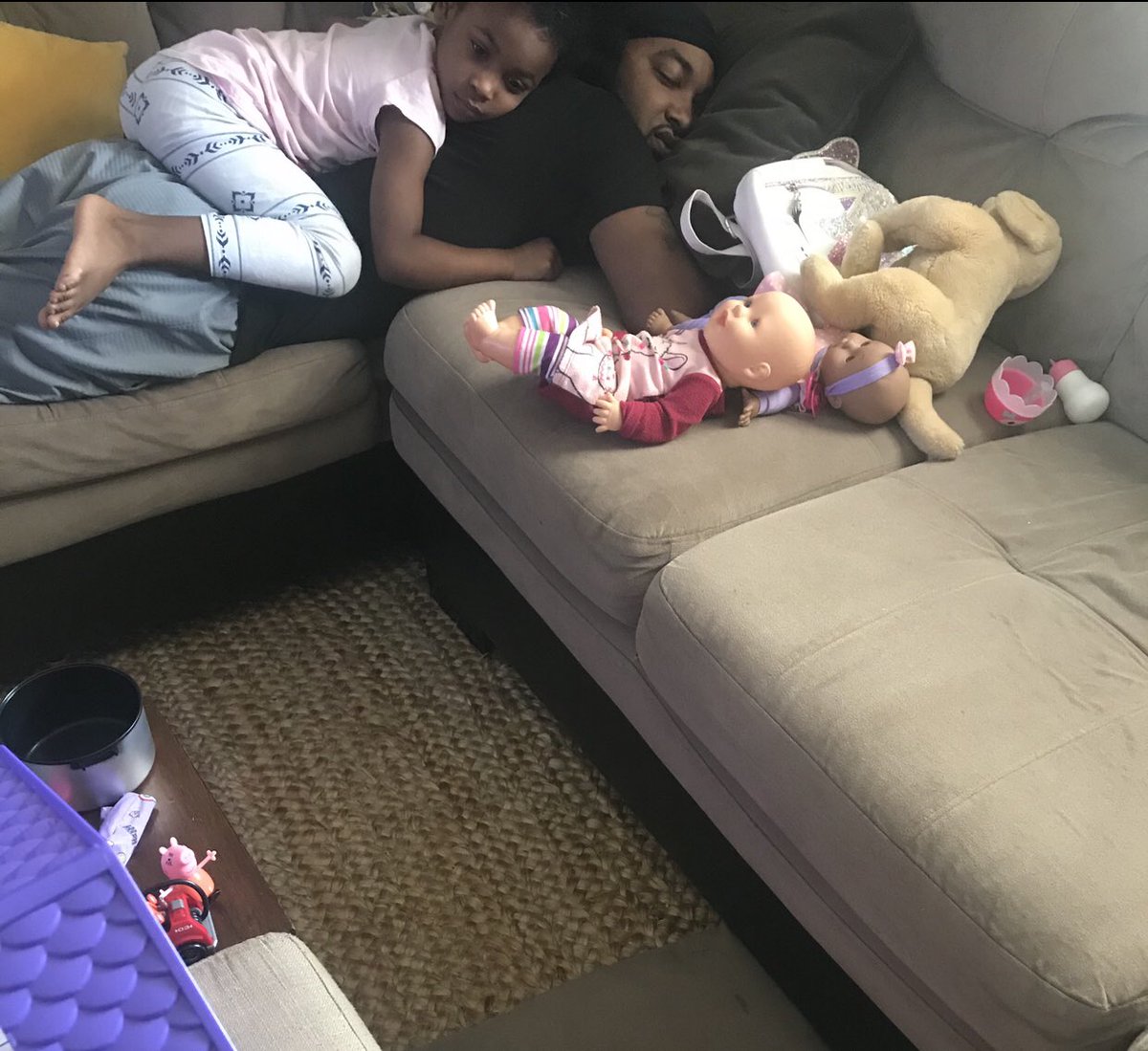 FamOly_AbOveAll's tweet photo. #DadNaps https://t.co/ubhVLwFwxO