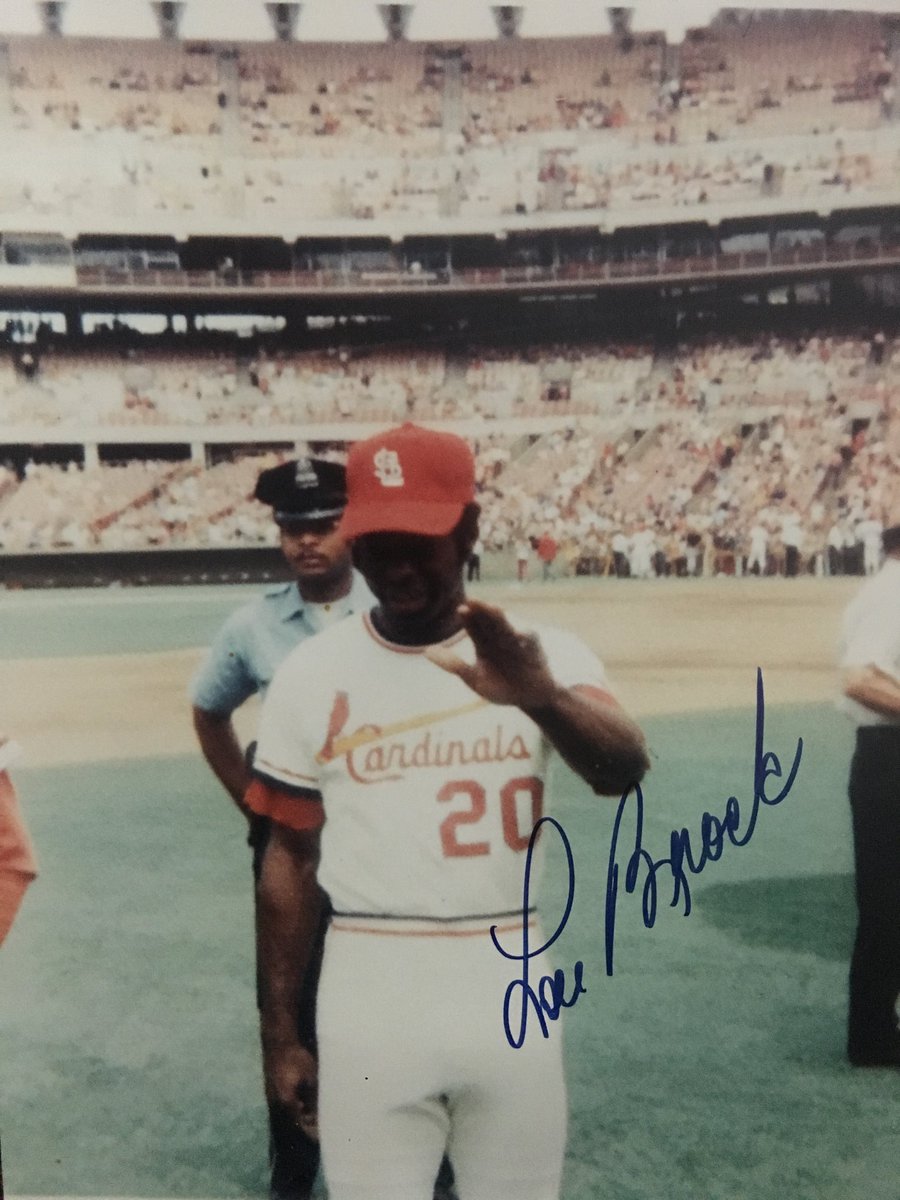 Sta_51's tweet image. R.I.P. to my all time favorite, Lou Brock. I was also lucky to meet him at an autograph signing and chat for a few minutes. Nothing but class. I still consider him the best base stealer ever. Ricky Henderson couldn’t carry this man’s dirty laundry. #HOF85 #baseburglar