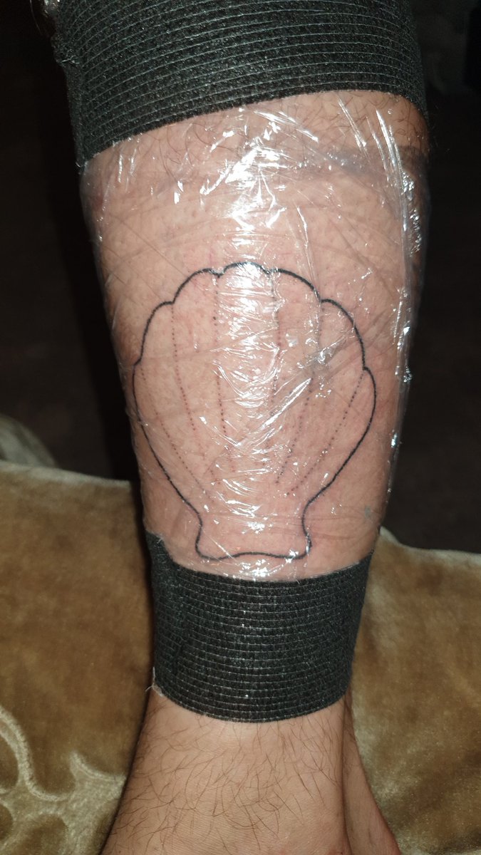 tibfox's tweet photo. Personal #souvenir from #lehavre: My 4th self-made stick and poke tattoo! 3 hours, 11rl needle and black viking ink.
Colored shading will follow when it's healed!
#stickandpoke #handpoked #diytattoo #tattoo #selfmade #shell #tattoed #handpoke #SNP https://t.co/8dVI0B7aX0