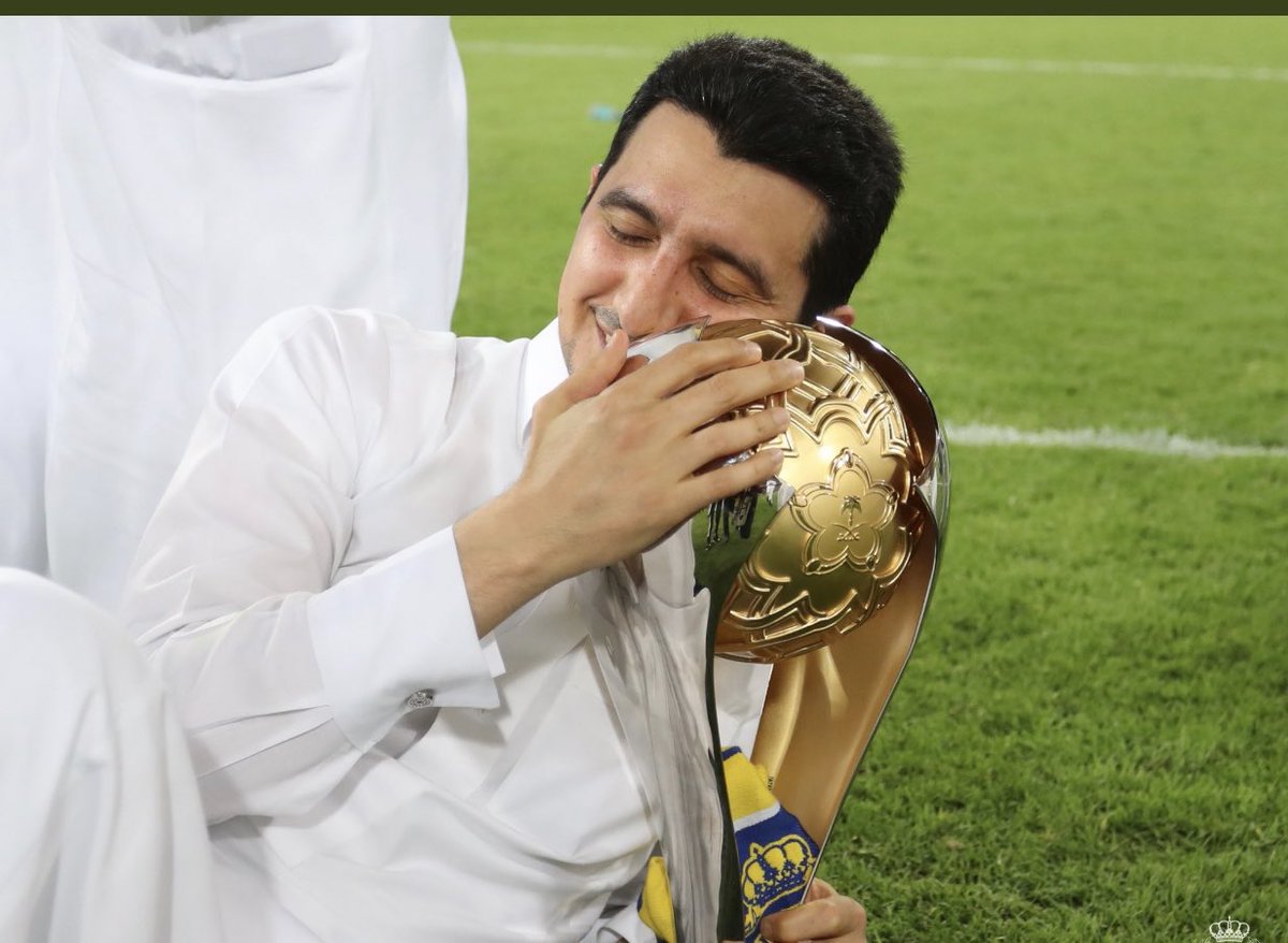 AzizbagBag's tweet photo. آخر الاخبار الحصرية... 
اليد اليمنى للغالي عبدالرحمن الحلافي .. في ايطاليا.
واليسرى في إنجلترا.
والقدم اليمنى شامله الساق في طريقها الى جبال الهملايا.
والقدم اليسرى مريحه للطوارئ.
اما الطحال ففي جده
حشى خليته حبيبنا مقلقل.😂😂😂😂 https://t.co/5CgJLZstZD